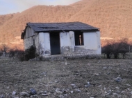 იყიდება სახლი შავი კარკასი მიწის ნაკვეთით ფოტო 4