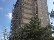 Новостройка в тихом районе Тбилиси. 10-этажный новый жилой дом на ул.Нуцубидзе в Тбилиси, Грузия. Фото 2