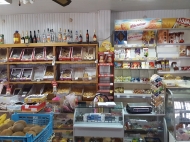 Действующий магазин в оживленном районе Хелвачаури, Аджария, Грузия. Фото 5