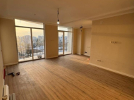 იყიდება ბინა ქალაქისა და მთების ხედით. ბათუმი. საქართველო. ფოტო 2