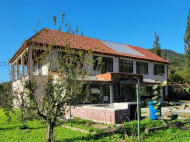 Продается частный дом с земельным участком в Эрге, Грузия. У реки. Фото 1