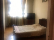 в Тбилиси в престижном районе продаётся трёхэтажный частный дом с хорошим ремонтом с собственным двориком с погребом и с мебелью Фото 42