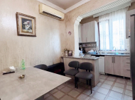 House to sale in the centre of Batumi. It is profitable to use for commercial activities. House for sale with shop in Batumi, Georgia. Photo 3