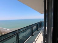 In Batumi on the high floor for sale three-bedroom apartment with furniture. Photo 8