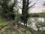 Участок у реки в Марани, Грузия. Купить земельный участок с видом на горы. Фото 3