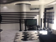 Renovated flat for sale with furniture in the centre of Batumi, Georgia. Near Sheraton Batumi Hotel. Photo 4