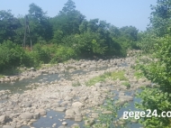Plot of land for sale on the river bank. Photo 2