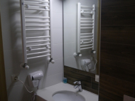 იყიდება გარემონტებული ბინა ავეჯით და  მთის ხედით. ბაკურიანი. საქართველო. ფოტო 9