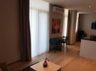 In Batumi in a new boulevard for sale apartment renovated with furniture overlooking the sea. Photo 5