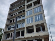 Срочно! Квартиры в новом жилом доме на берегу моря в центре Кобулети, Грузия. Фото 4