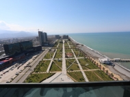In Batumi on the high floor for sale three-bedroom apartment with furniture. Photo 1
