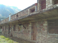 Продается частный дом с земельным участком в Степанцминда, Грузия. Фото 3