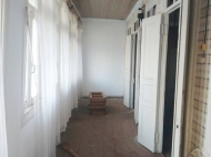 Продается дом с участком в Самтредиа. Купить дом в Самтредиа, Грузия. Фото 2