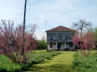 იყიდება კერძო სახლი მიწის ნაკვეთით ოზურგეთში, საქართველო. ფოტო 1