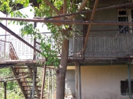 Продается двухэтажный дом с земельным участком в деревне Поладаанткари.Вода и свет постоянно,газ проведен.Рядом с Тбилиси.Подробности по телефону 555 305 806. Фото 2