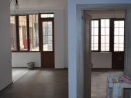 Renovated flat for sale in the centre of Batumi. Apartment for sale in Old Batumi, Georgia. Photo 3