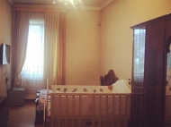 в Тбилиси в престижном районе продаётся трёхэтажный частный дом с хорошим ремонтом с собственным двориком с погребом и с мебелью Фото 13