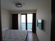 In Batumi on the high floor for sale three-bedroom apartment with furniture. Photo 13