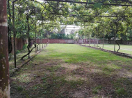 იყიდება ორი სახლი ერთ მიწაზე. ყიდვა კერძო სახლის მიწის ნაკვეთით სენაკში, საქართველო. გამოდგება კომერციული საქმიანობისათვის. ფოტო 4