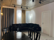 სასწრაფოდ იყიდება ბინა რემონტით ლერმონტოვის ქუჩაზე ბათუმში საქართველო ფოტო 3