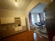 იყიდება ბათუმის წყნარ ადგილას ორსართულიანი კერძო სახლი მიწის ნაკვეთთან. ფოტო 5