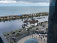 აპარტამენტები სასტუმროს ტიპის საცხოვრებელ კომპლექსში ზღვასთან ახლოს ბათუმში, საქართველო. ზღვის ხედებით. ფოტო 1