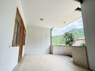 Продается частный дом с земельным участком в Эрге, Грузия. У реки. Природный родник. Фото 14