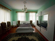 იყიდება ბათუმის წყნარ ადგილას ორსართულიანი კერძო სახლი მიწის ნაკვეთთან. ფოტო 2