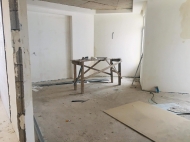 ბათუმში იყიდება ბინა მაღალ სართულზე ნაწილობრივი რემონტი ფოტო 9