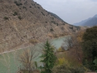 Вилла с земельным участком на берегу реки в Мцхета, Грузия. Выгодно для гостиницы. Фото 1