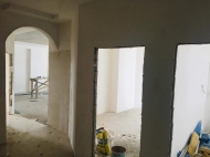 ბათუმში იყიდება ბინა მაღალ სართულზე ნაწილობრივი რემონტი ფოტო 13