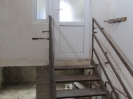 Продается квартира в двух уровнях по выгодной цене, в центре Батуми у моря Фото 3