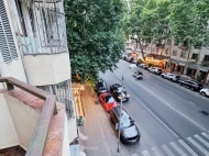 Продается квартира с дорогим ремонтом в Тбилиси. Купить апартаменты в Тбилиси, Грузия. Выгодно для коммерческой деятельности. Фото 1