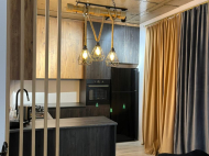 სასწრაფოდ იყიდება ბინა რემონტით ლერმონტოვის ქუჩაზე ბათუმში საქართველო ფოტო 2