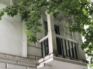 თბილისში ელიტარულ სახლში იყიდება კეთილმოწყობილი ბინა. ფოტო 4