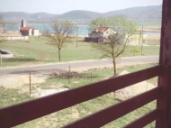Купить частный дом с земельным участком в пригороде Тбилиси, Озеро Базалети. Фото 2