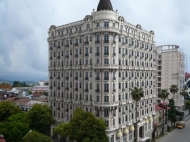 Luxury apartments in the "Residence Tapis Rouge". 10-storey building located in the center, near the sea, on Rustaveli Avenue, corner of D.Tavdadebuli St. in Batumi, Georgia. Photo 1