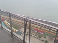 Renovated аpartment for sale at the seaside Batumi. Apartment for daily renting at the seaside Batumi, Georgia. Аpartment with sea and mountains view. Photo 4