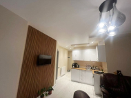 იყიდება გარემონტებული ბინა ზღვის ხედით და ავეჯით. ბათუმი. საქართველო. ფოტო 3