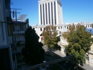 Продажа квартиры в старом Батуми. Квартира с ремонтом и видом на отель Sheraton Batumi Hotel Фото 1