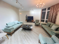 Urgently for sale apartment with renovation, Batumi, Adjara, Georgia. Photo 3