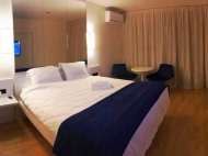 კომფორტული აპარტამენტები სასტუმროს ტიპის საცხოვრებელ კომპლექსში ბათუმის ახალ ბულვარში, საქართველო. ფოტო 1