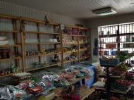 Действующий магазин в оживленном районе Хелвачаури, Аджария, Грузия. Фото 3