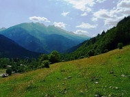 Продается земельный участок в курортном районе Рача-Лечхуми, Грузия. Фото 1