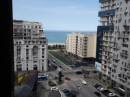 Flat for sale of the new high-rise residential complex in the centre of Batumi, Georgia. View of the sea and mountains. Photo 1