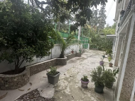 იყიდება კერძო სახლი მიწის ნაკვეთით ბათუმში, საქართველო. ფოტო 16