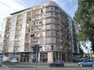 Купить квартиру у моря в новостройке Батуми. 10-этажный дом в центре Батуми на ул.Багратиони, угол ген.А.Абашидзе. Фото 1
