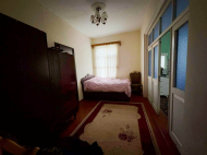 იყიდება ბათუმის წყნარ ადგილას ორსართულიანი კერძო სახლი მიწის ნაკვეთთან. ფოტო 8