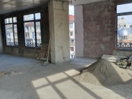 Flat for sale in Old Batumi, Georgia. May 6 Park view and Lake Nurigel. Photo 3