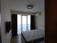 In Batumi on the high floor for sale three-bedroom apartment with furniture. Photo 9